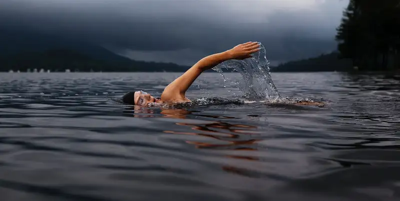 Arti Mimpi Berenang Menurut Berbagai Sumber